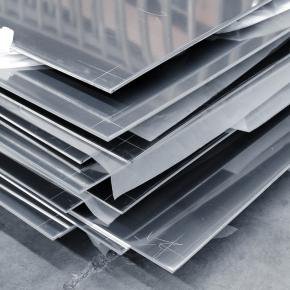 Placas metálicas de alta resistencia para aplicaciones industriales y estructurales